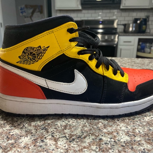 Nike air Jordan 1 size 10. Only worn once - Picture 4 of 4